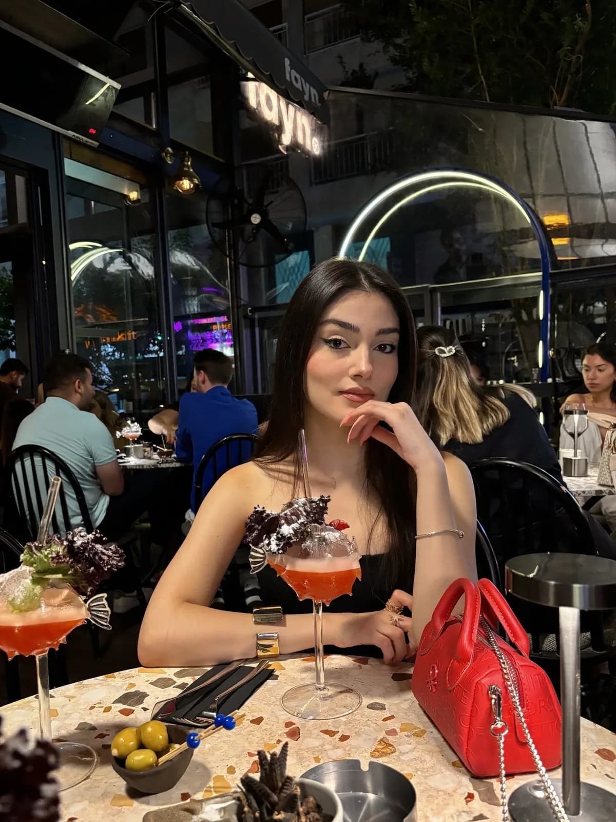 Sinem · 19 yaş · Küçükbakkalköy bireysel masöz · Türk masöz · profil fotoğrafı